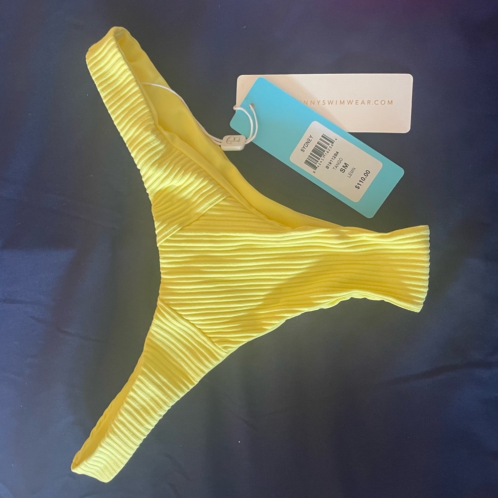 Beach bunny, Swim bottom new with tags